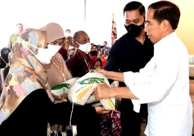 Jokowi Luncurkan Penyaluran Cadangan Beras Pemerintah untuk Bantuan Pangan Tahun 2023