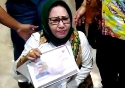 Wanita Histeris Minta Tanggungjawab Kapolri Kasus Investasi Bodong