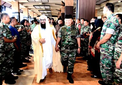 Al Qur’an dan Kurma Dari Raja Arab Saudi Untuk Warga Mabesad