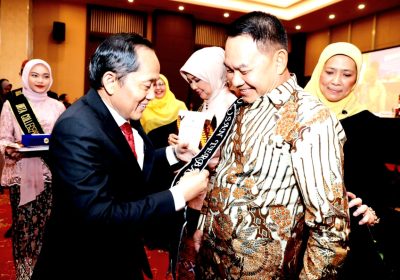 Lulus Terbaik, Jenderal Dudung Abdurachman Jadi Doktor FEB Universitas Trisakti