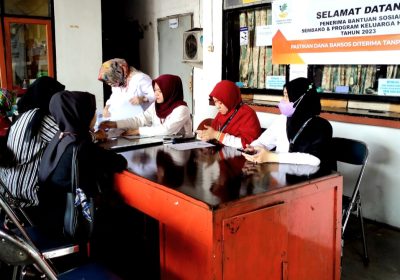 Kemensos Melalui PT Pos Indonesia Salurkan Bansos Sembako dan PKH Kepada 9.833 KPM di 26 Kecamatan