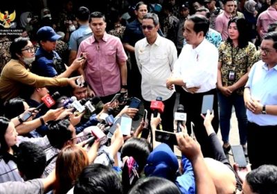 Ini Dialog Jokowi dengan Wartawan Ketika Tinjau Pasar Menteng Pulo Jaksel