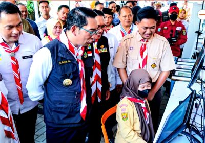 Kadisdik Jabar dan Gubernur Jabar pada Kegiatan Sarling di Kabupaten Bekasi