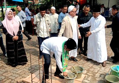 Peletakan Batu Pertama Pembangunan Masjid Al- Yahya di Kelurahan Gunung