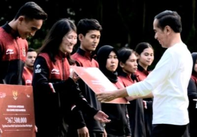 Presiden Jokowi Serahkan Bonus Bagi Peraih Medali di SEA Games Kamboja