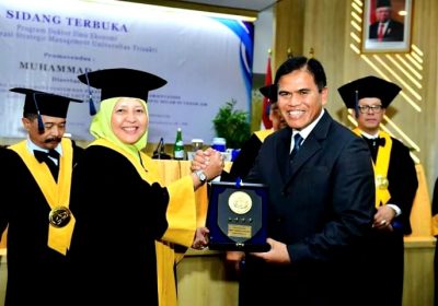 Lulus Cumlaude, Kasal Resmi Sandang Gelar Doktor dari Universitas Trisakti