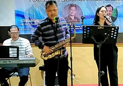 Clara Panggabean Pengacara Cantik Piawai Bernyanyi