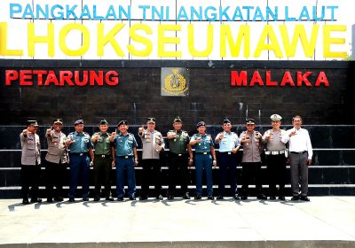 TNI-AL Lhokseumawe Kibarkan Bendera Merah Putih Bawah Laut di Aceh Utara