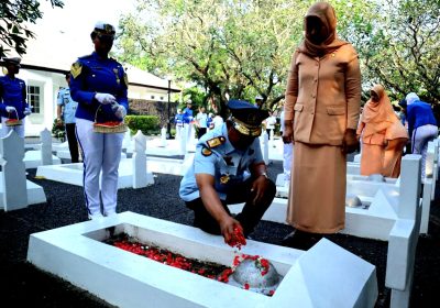 Jaga Semangat Perjuangan, Imigrasi Tangerang Ziarah dan Tabur Bunga di TMP