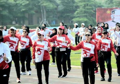 Meriahkan Hari Jadi ke-75, Polwan RI Gelar Olahraga Bersama