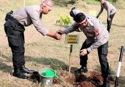 Tingkatkan Kualitas Udara Polda Metro Jaya Gencarkan Penanaman 15.000 Pohon