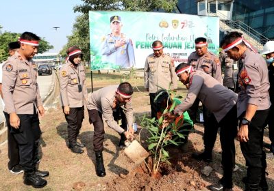 Peduli Lingkungan Polresta Bandara Soetta Tanam  Pohon Berbagai Jenis