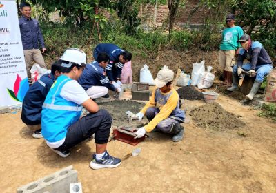 PLN Berikan Pelatihan Pembuatan Batako dan Paving Blok