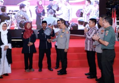 Wakapolri dan Kapolda Sumut Gelar Bakti Sosial Bagikan 5.000 Paket Sembako