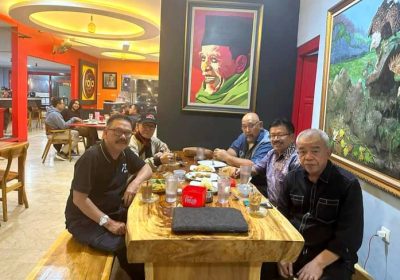 Kongres XXV PWI, Foto Buya Hamka di Cafe dan Teh Talua || Catatan Ilham Bintang