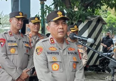 Kapolda Metro Sambangi Bareskrim Polri Saat Firli Bahuri Diperiksa
