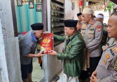 Subuh Keliling dan Bansos Kapolda Metro di Masjid Jami Al Barkah, Duren Sawit