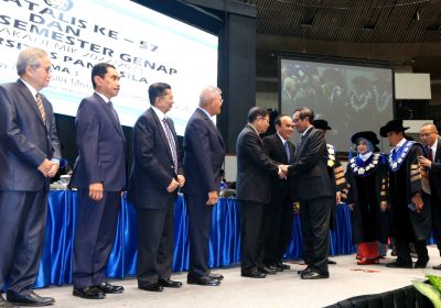 Berikan Motivasi Wisudawan, Mahfud MD Hadiri Dies Natalis Ke-57 dan Wisuda Universitas Pancasila
