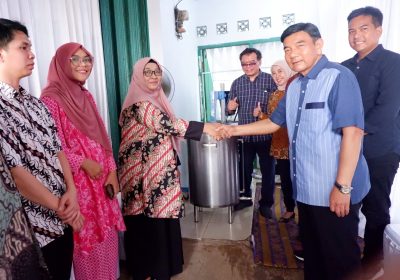 Undira Serahkan Alat Produksi Cairan Pembersih Ramah Lingkungan untuk IKRT Family Care
