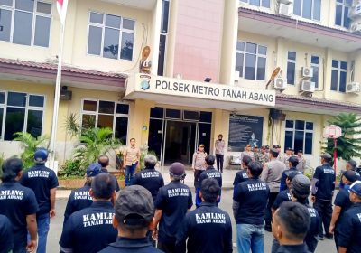Polsek Tanah Abang Berikan Bantuan kepada Sat Kamling