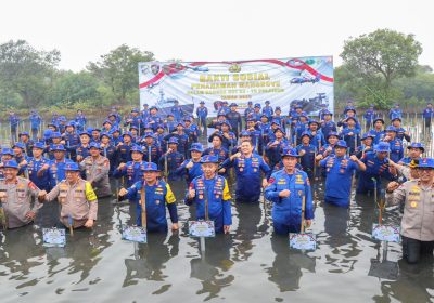 Rayakan HUT ke-78 Polairud Tanam Mangrove dan Bersih-Bersih Pantai