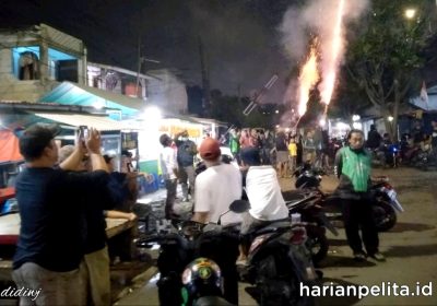 Bakar Ikan dan Petasan Warga RW08 Jatinegara Lewati Malam Tahun Baru 2024