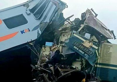 Tiga Orang Tewas Tabrakan Dua Kereta Api di Cicalengka