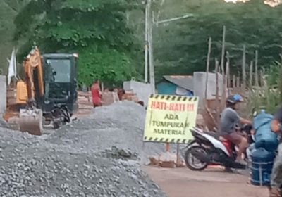 Pembangunan Jembatan Air Kujud Pangkalpinang Terlantar Dipertanyakan Pengguna Jalan