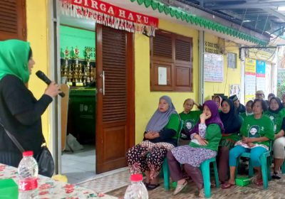 Dua Caleg Sintawati dan Wardjoko Berinteraksi dengan Warga Setiabudi Jaksel