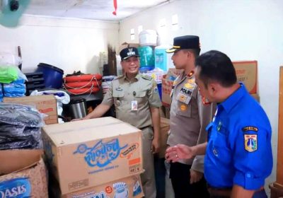 KSB Kelurahan Bangka Mampang Prapatan Siapkan Kebutuhan Logistik Hadapi Banjir