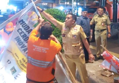 Masa Tenang Kampanye 40 Personel Kelurahan Anyar Tertibkan APK Pemilu 2024