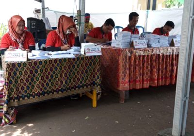 “Megawati” Nyoblos di TPS 1 Desa Teros Kecamatan Labuan Haji Lotim
