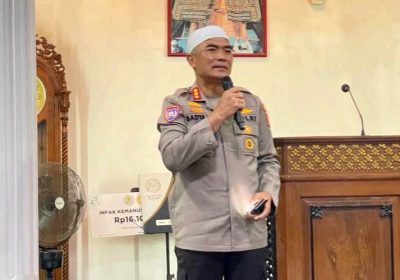 Ditbinmas Polda Metro Shalat Subuh Berjamaah dan Pemberian Tali Asih di Masjid At Taqwa