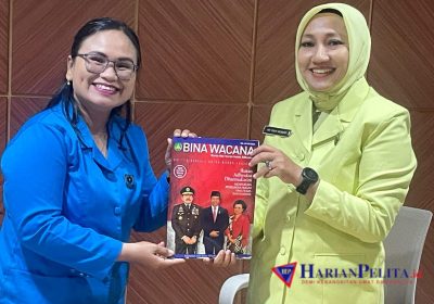 Sambangi IAD Kejari, IKWI Jakarta Barat Diberikan Plakat dan Majalah