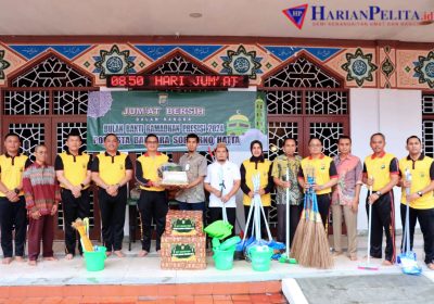 Gelar Jumat Bersih, Polresta Soetta Bagi-bagi Sembako