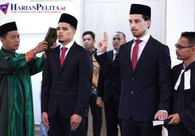 Resmi Thom Haye dan Ragnar Oratmangoen Warga Negara Indonesia