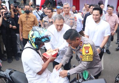 Baksos Ramadhan Presisi Polda Metro Berbagi 5000 Paket Sembako Secara Drive Thru