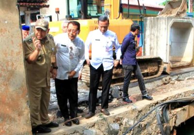 Wali Kota Munjirin Tinjau Pembangunan Saluran Crossing di Tanjung Barat