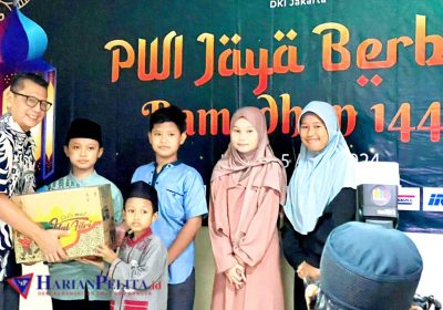 Berkah Ramadhan, PWI Jaya Berbagi Sembako dan Santuni Dhuafa dan Warakawuri