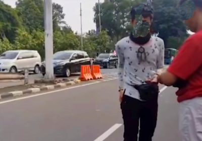 Parkir Liar Depan Mall Senayan Resahkan Pengendara Motor Kutip Rp20 Ribu/Parkir