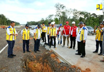 Tinjau Ruas Tol Palembang – Betung, Menteri Basuki: Tuntas Awal 2025
