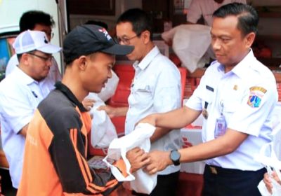 Alumni SMA 70 Jakarta Sponsori Program 1000 Paket Sembako Murah