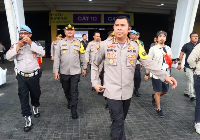 Ratusan Aparat Dikerahkan Amankan Konser Musik Avanged Sevenfold di GBK