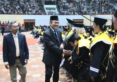 Gelar Wisuda Dua Sesi, Unas Lantik 1.533 Wisudawan/i Periode I TA 2023/ 2024