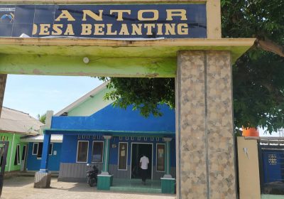 Warga Mbung Ganang Keluhkan Pelayanan Kantor Desa Belanting