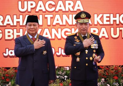 Prabowo Subianto Terima Tanda Kehormatan Bintang Bhayangkara Utama dari Polri