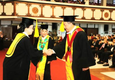 Bambang Sugeng Rukmono Dikukuhkan Guru Besar UNS