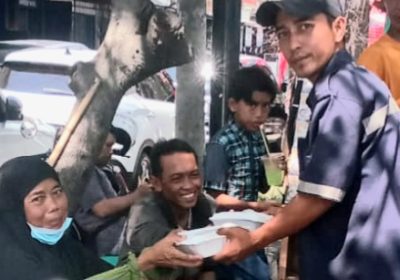 Keluarga Besar 6444 Rutin Bagikan Nasi Kotak di Aksi Jumat Berkah