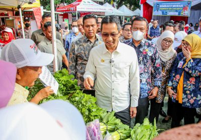 Wali Kota Jaksel H Munjirin  Dampingin Pj Gubernur Jakarta Tinjau Sembako Murah di Bintaro