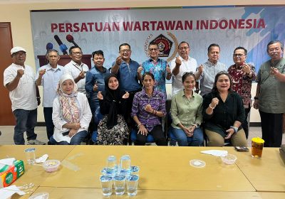 Ketua PWI Jaya Sambut Dua Anggota PWI Jaya Usai Daki Gunung Kerinci